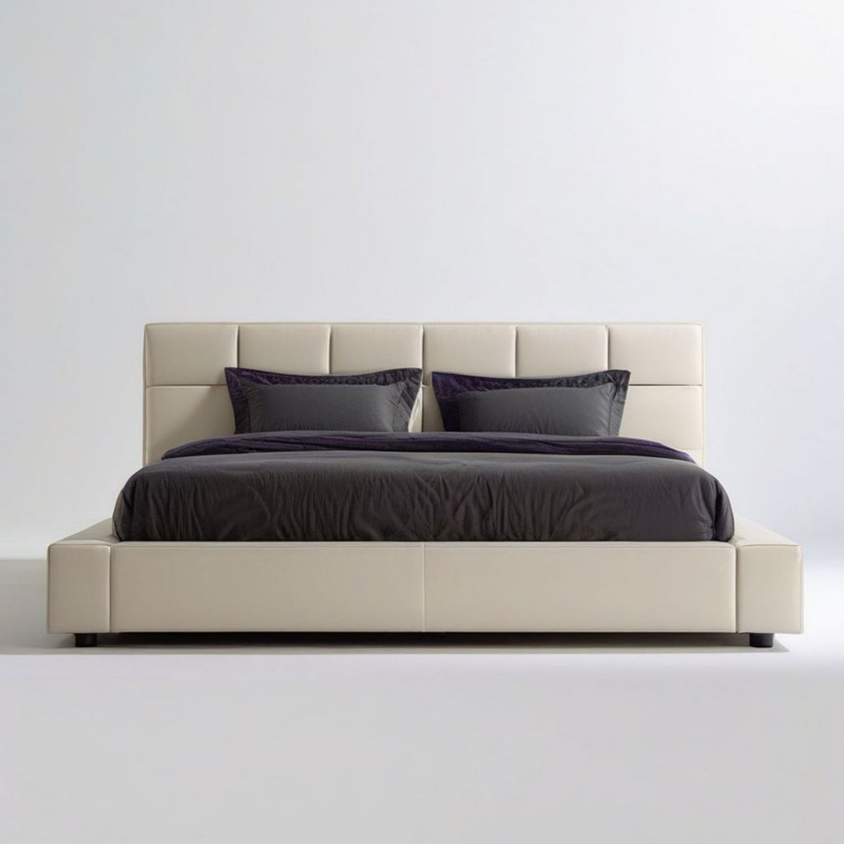 Gepolstertes Bettgestell 180 × 200 cm in Creme mit PU-Kunstlederbezug